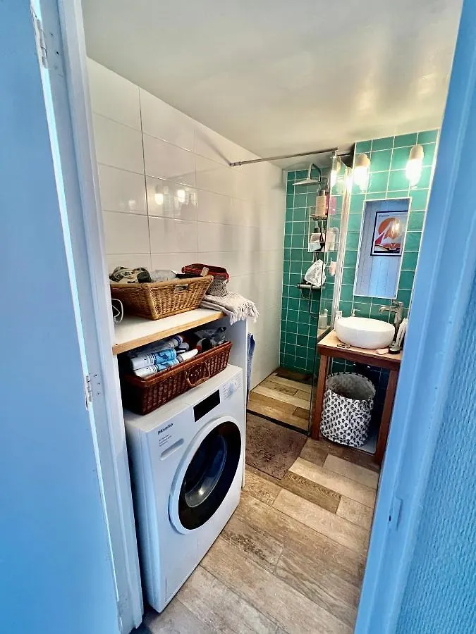 Ivy - Classical & Modern Apartment In Lovely Neighbourhood Near Beach Haag 0*,  Nizozemsko